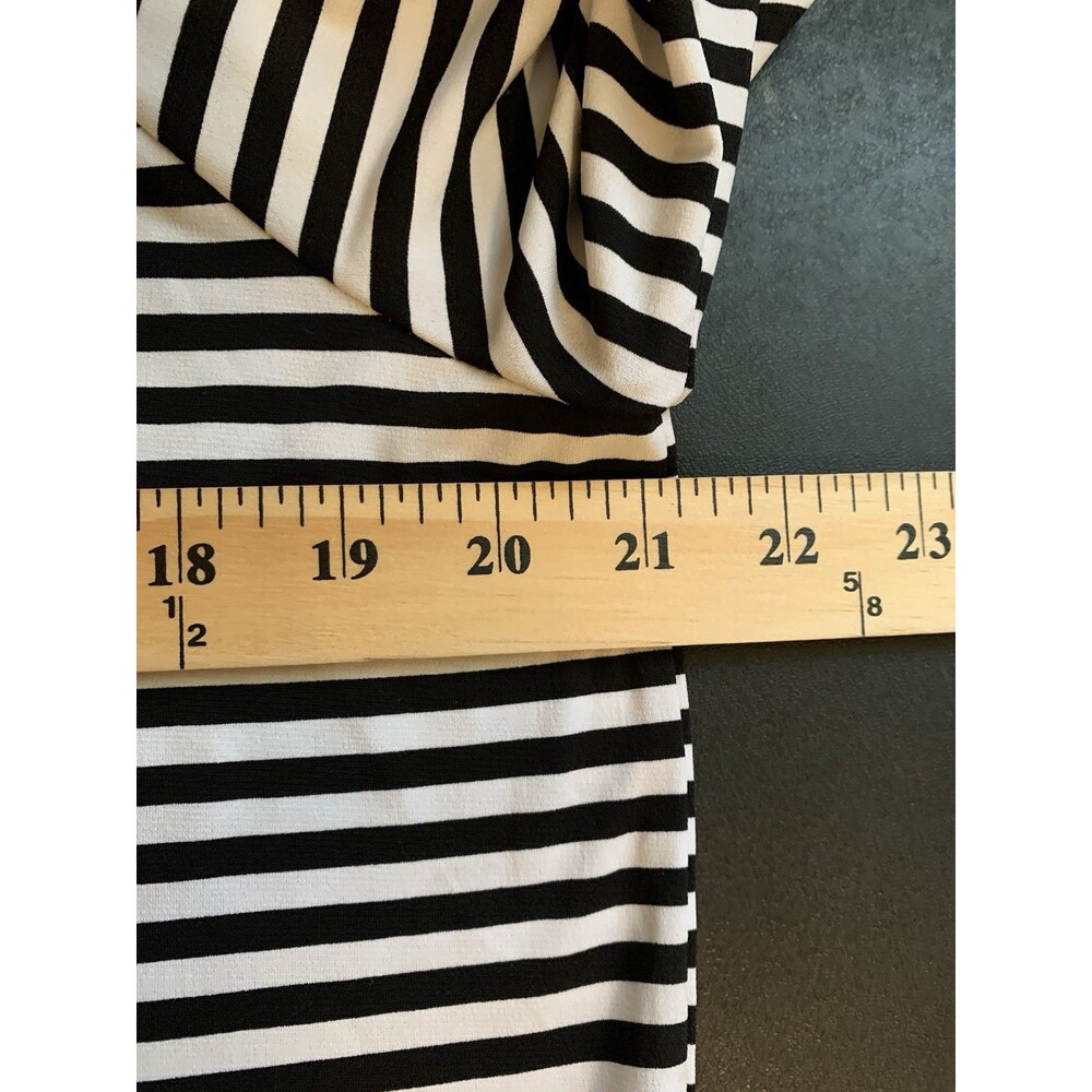 Chicos Size 2 Top Large Black White Striped Cold Shoulder Stretch - Picture 6 of 7